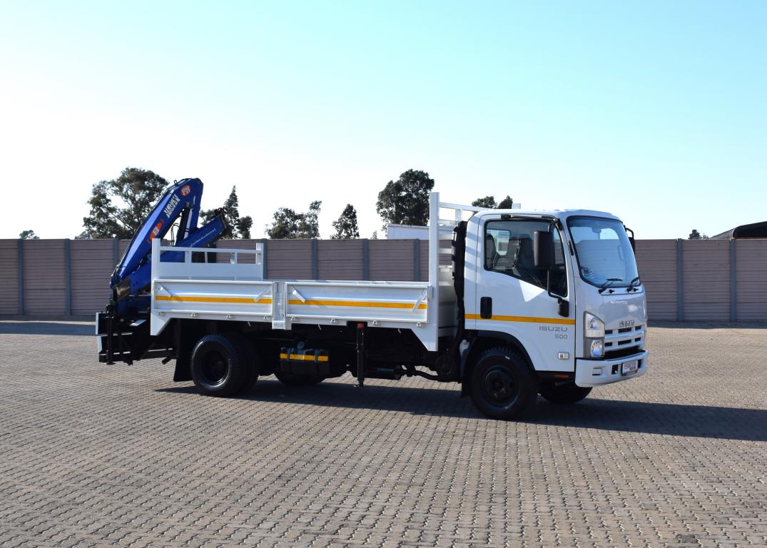 2014 Isuzu NQR 500 DROPSIDE & CRANE TRUCK