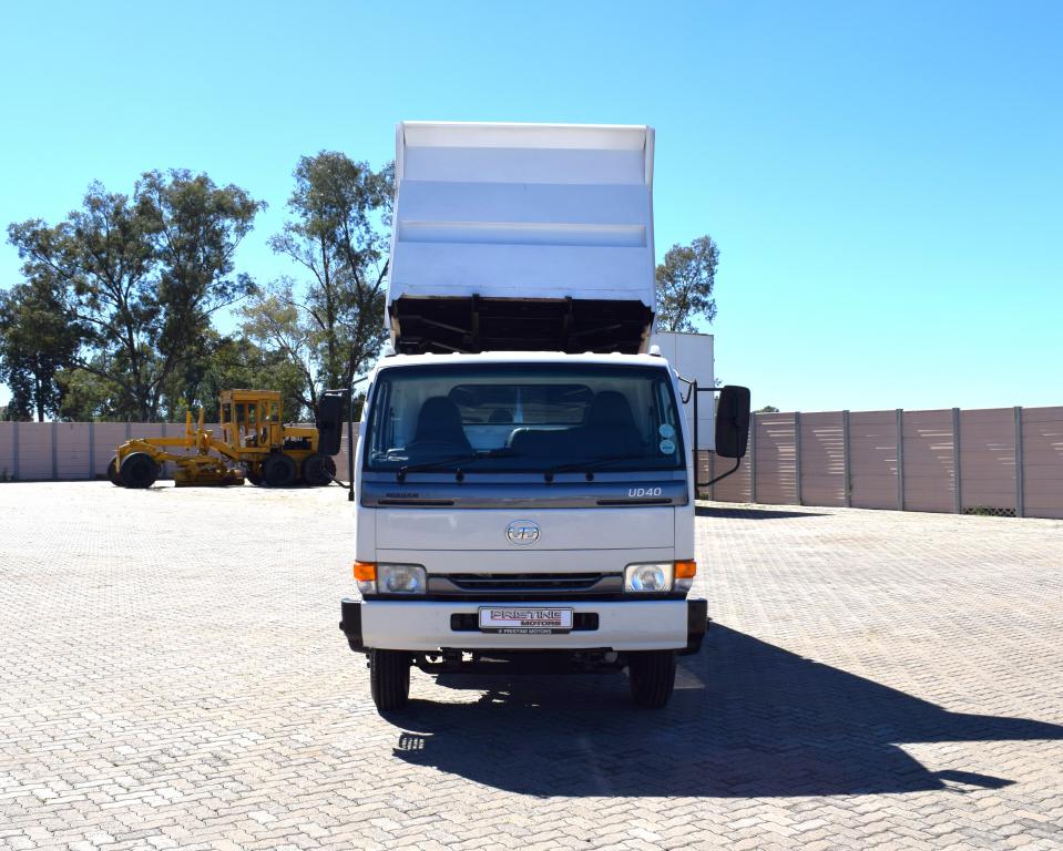 2014 Nissan UD 40 Tipper Truck
