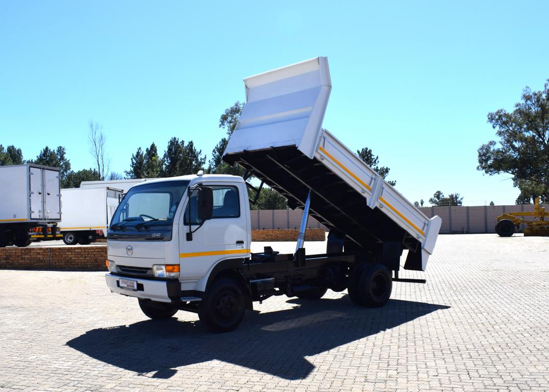 2014 Nissan UD 40 Tipper Truck