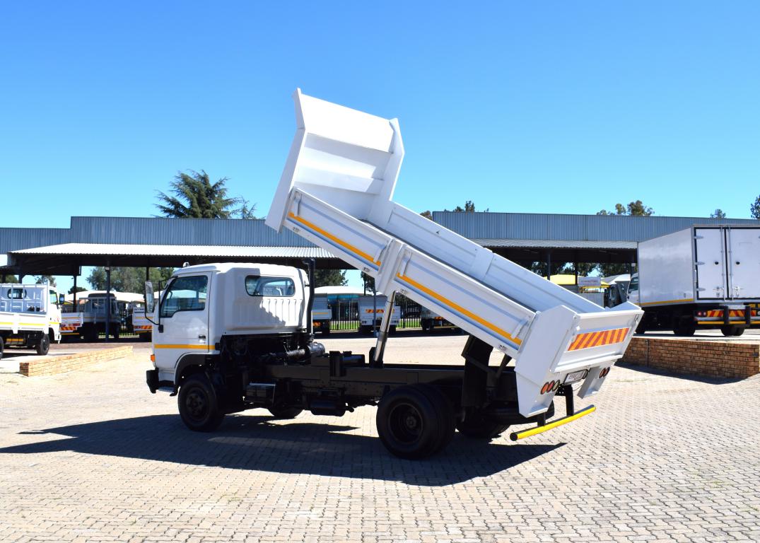 2014 Nissan UD 40 Tipper Truck