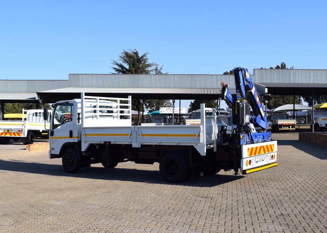 2014 Isuzu NQR 500 DROPSIDE & CRANE TRUCK