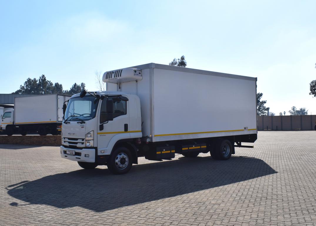 2024 Isuzu FSR 800 AMT REFRIGERATED BODY TRUCK
