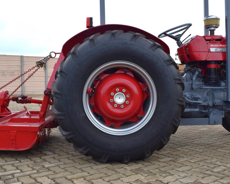 Massey Ferguson 135 Tractor