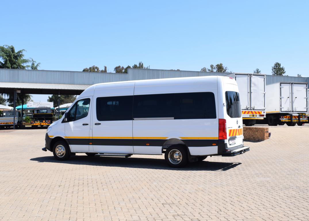 2023 MERCEDES BENZ Sprinter 517 CDi AUTO 23-SEATER