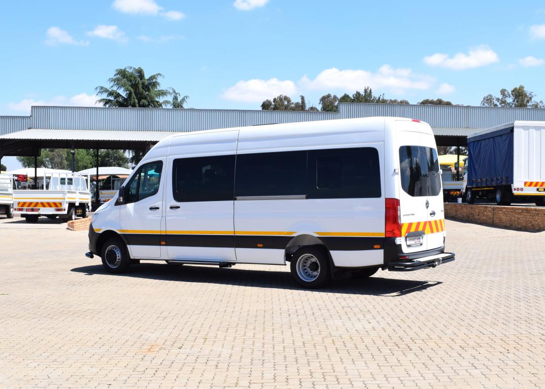 2022 MERCEDES BENZ Sprinter 516 CDI 23-SEATER