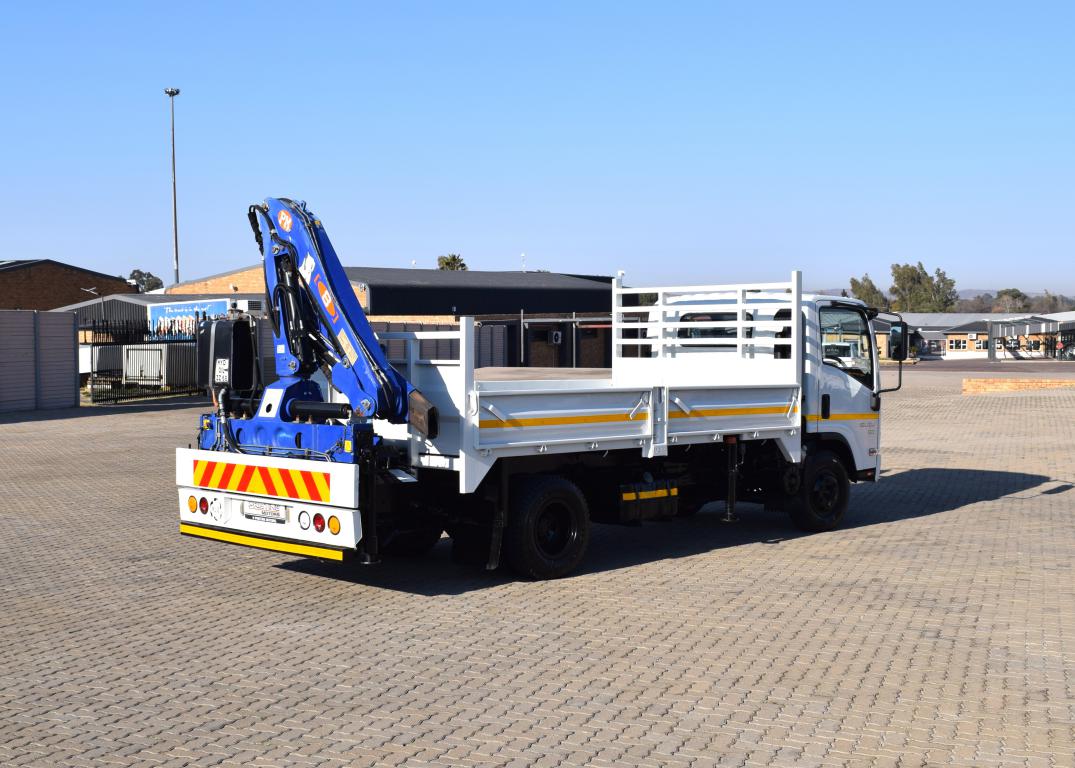 2014 Isuzu NQR 500 DROPSIDE & CRANE TRUCK