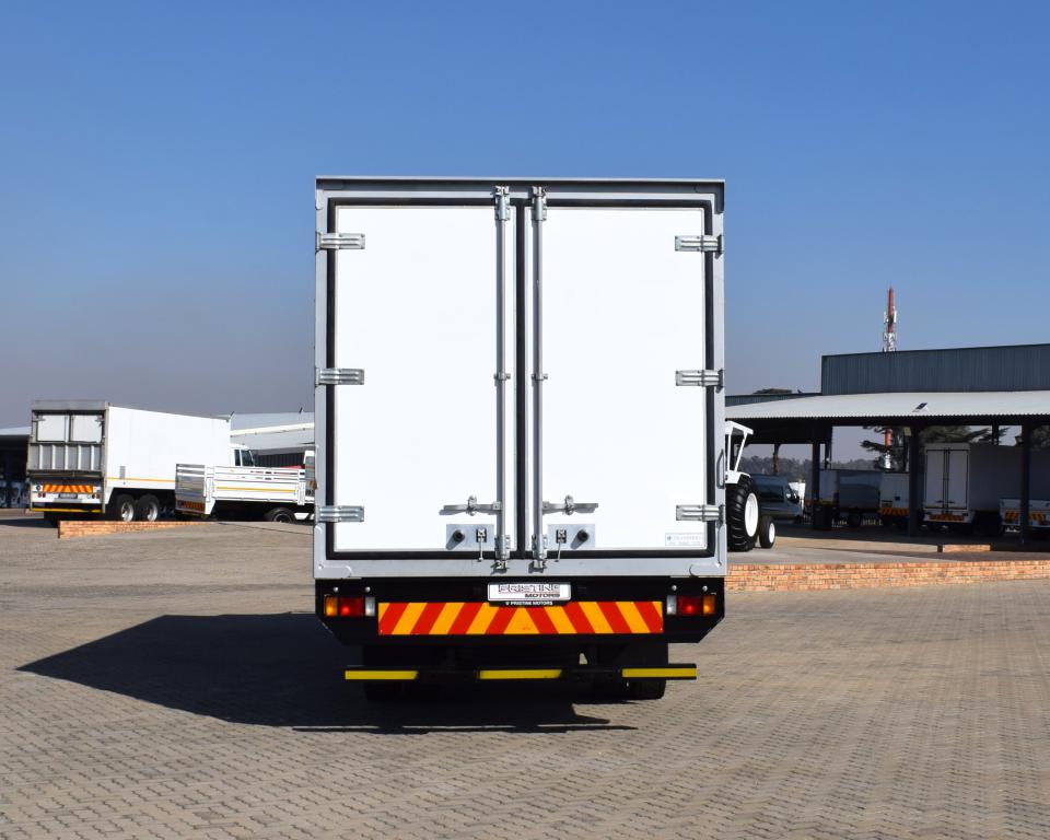 2024 Isuzu FSR 800 AMT REFRIGERATED BODY TRUCK