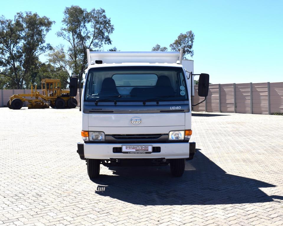 2014 Nissan UD 40 Tipper Truck