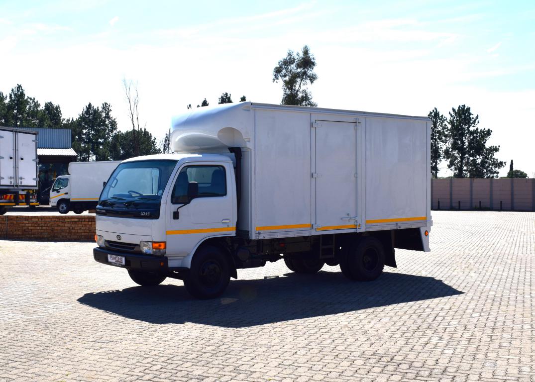 2008 Nissan Cabstar 35 volume body truck