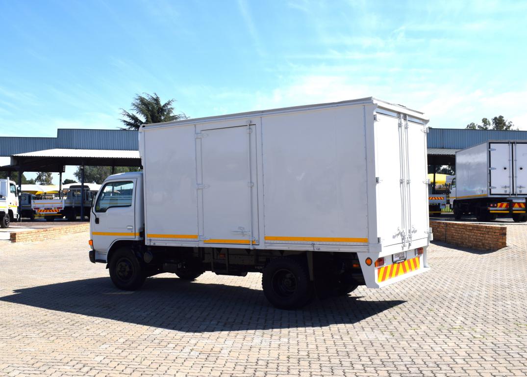 2008 Nissan Cabstar 35 volume body truck