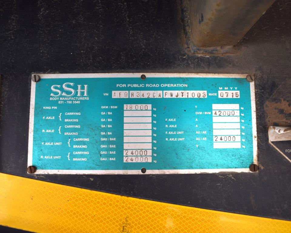 2015 SSH Body Tri Axle Semi Trailer