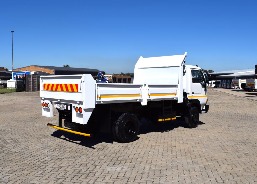 2014 Nissan UD 40 Tipper Truck