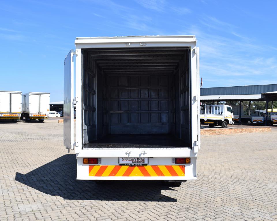 2008 Nissan Cabstar 35 volume body truck