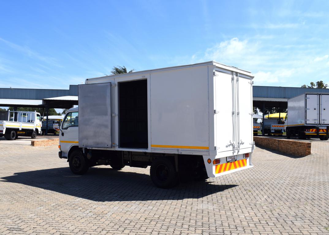 2008 Nissan Cabstar 35 volume body truck