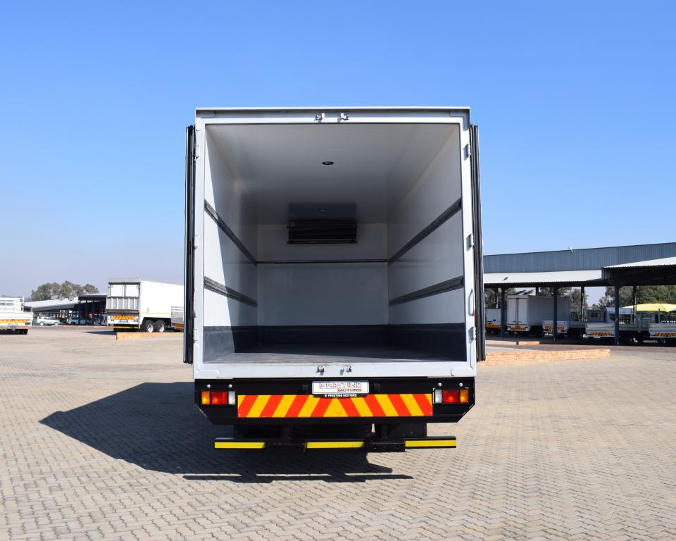 2024 Isuzu FSR 800 AMT REFRIGERATED BODY TRUCK