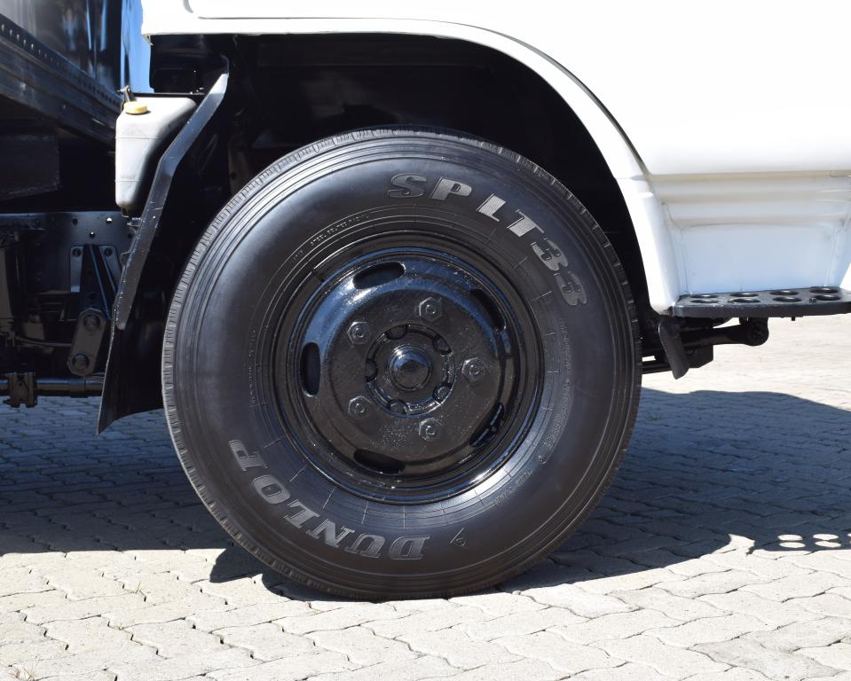 2008 Nissan Cabstar 35 volume body truck