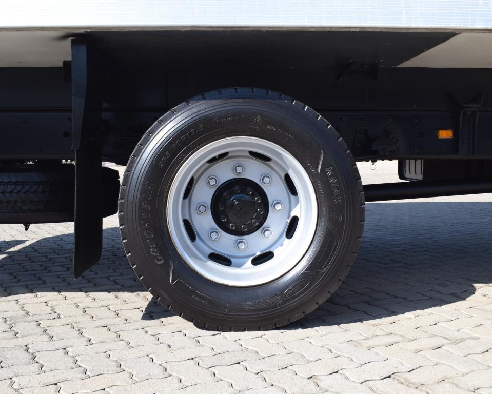 2024 Isuzu FSR 800 AMT REFRIGERATED BODY TRUCK