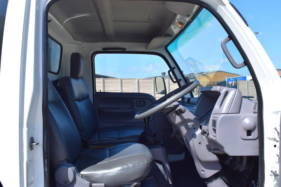 2008 Nissan Cabstar 35 volume body truck