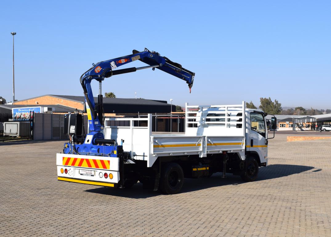 2014 Isuzu NQR 500 DROPSIDE & CRANE TRUCK