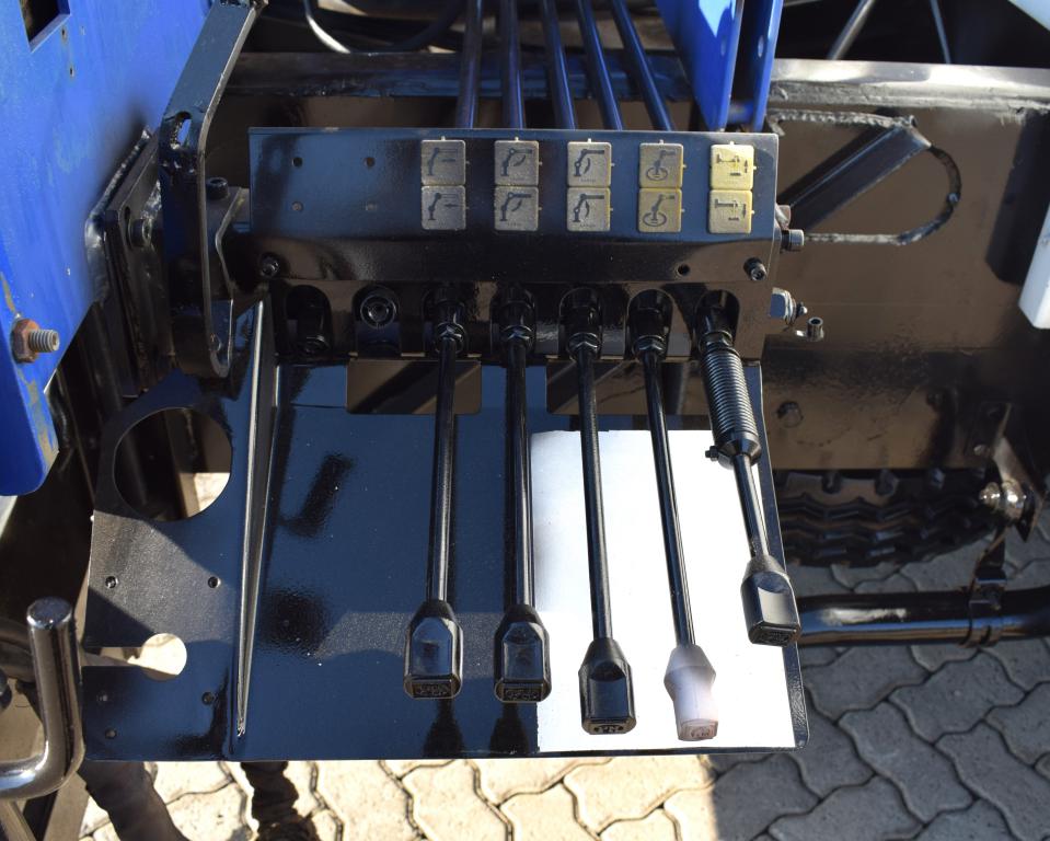 2014 Isuzu NQR 500 DROPSIDE & CRANE TRUCK