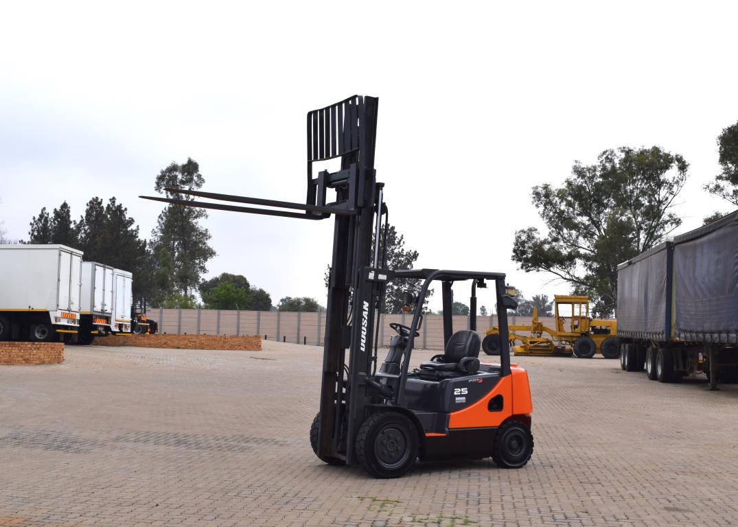 2010 Doosan D25 S-5 Forklift