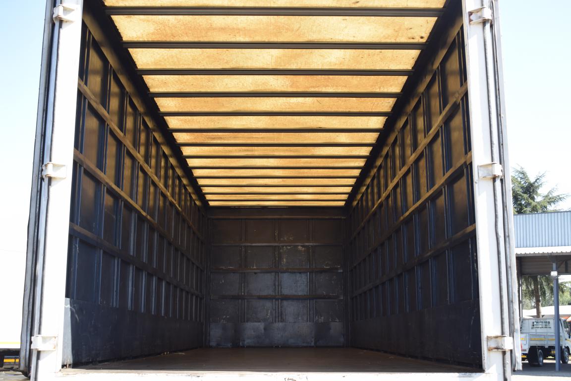 2012 Nissan UD 90 Volume Body Truck