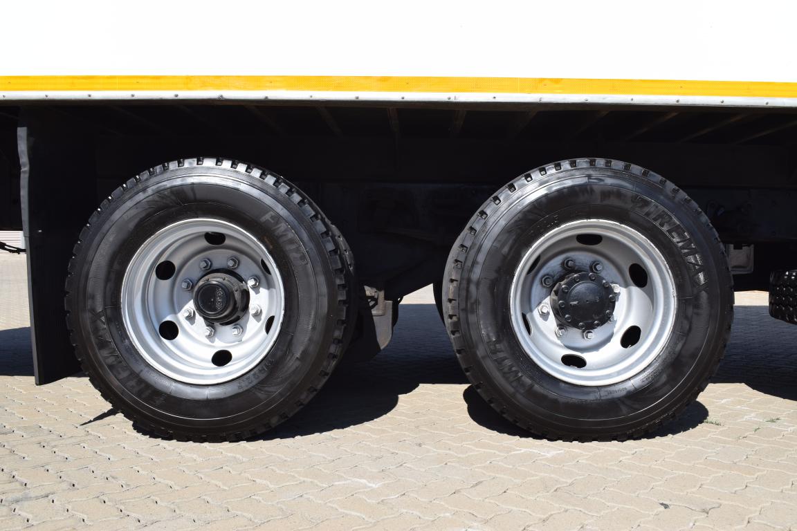 2012 Nissan UD 90 Volume Body Truck