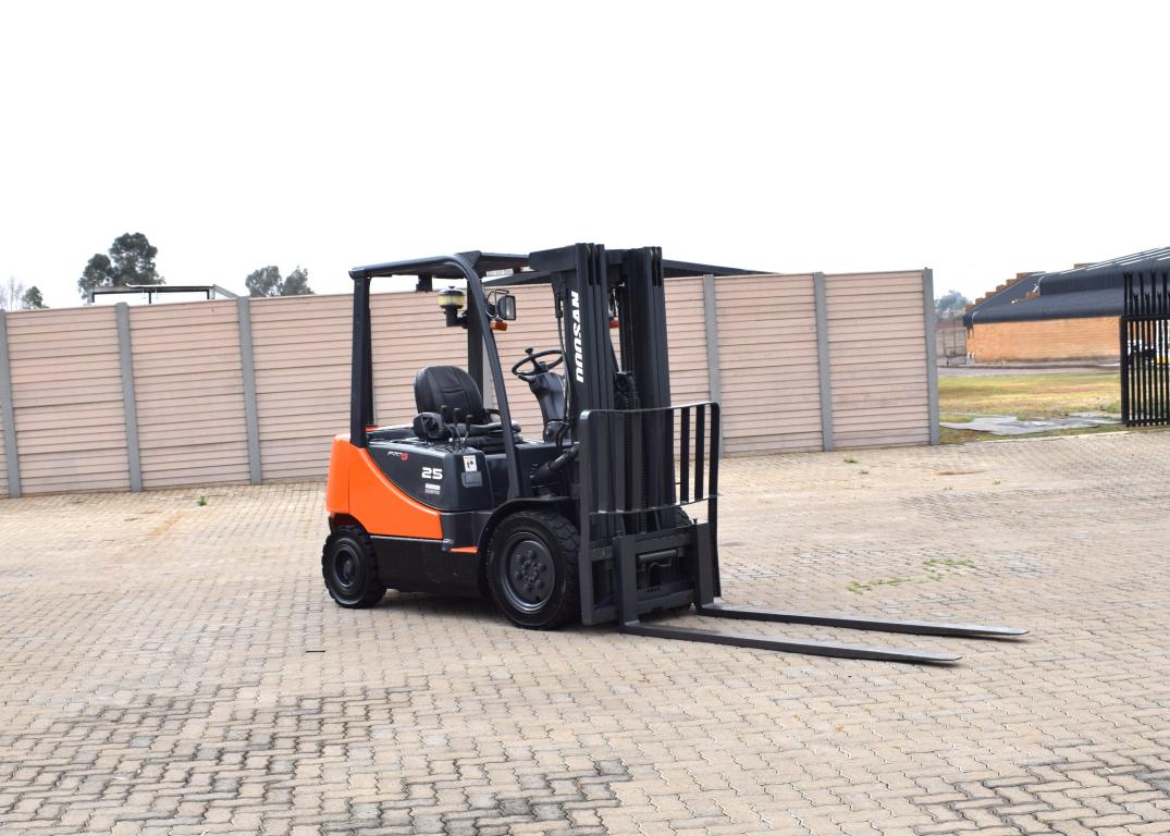 2010 Doosan D25 S-5 Forklift