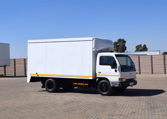 2008 Nissan UD 35 Volume Body Truck