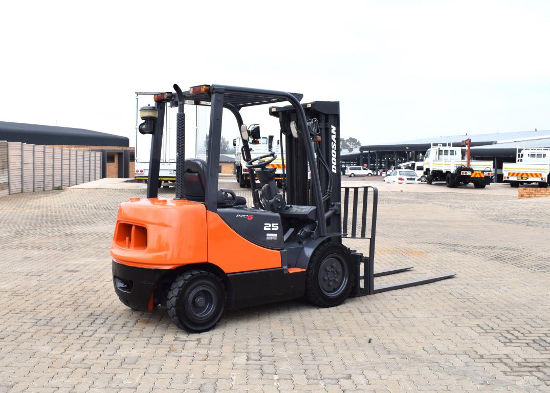 2010 Doosan D25 S-5 Forklift