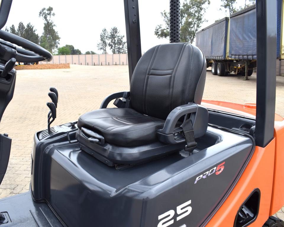 2010 Doosan D25 S-5 Forklift