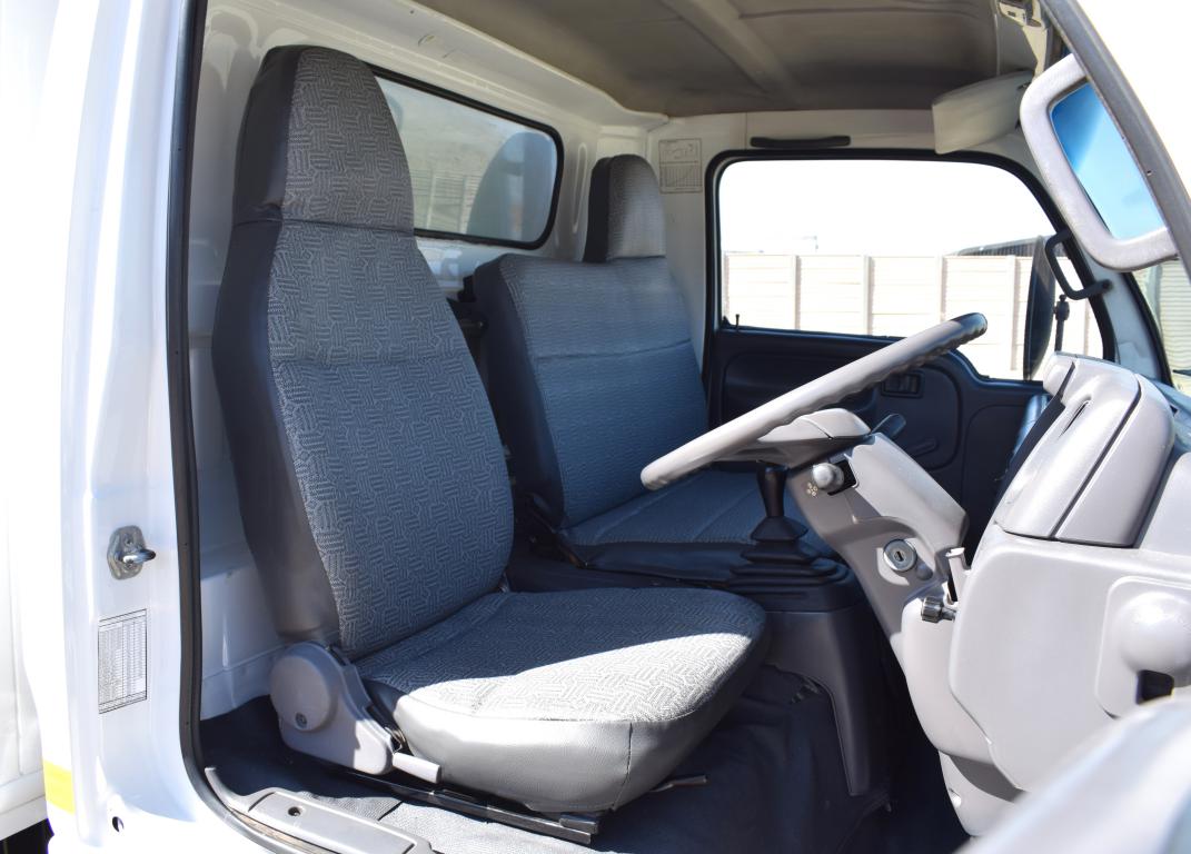 2008 Nissan UD 35 Volume Body Truck