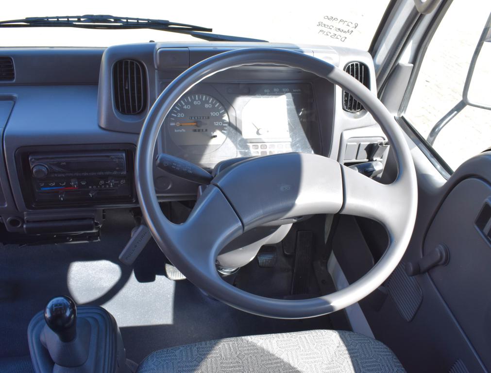 2008 Nissan UD 35 Volume Body Truck