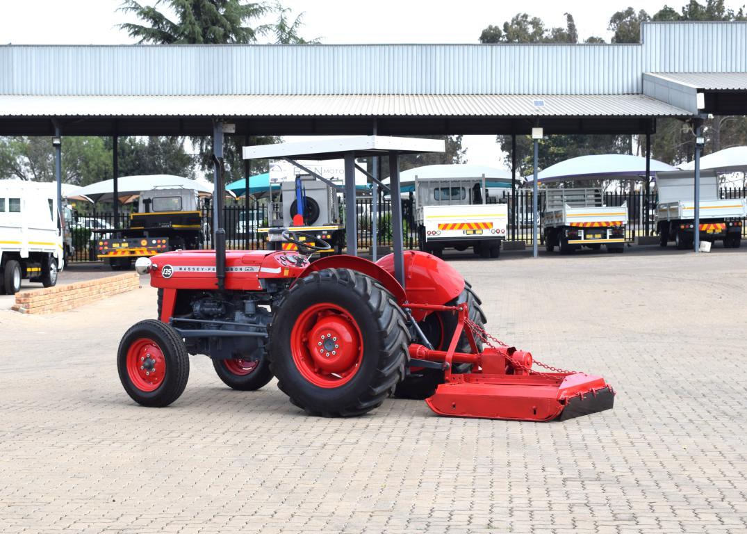 Massey Ferguson 135 TRACTOR & SLASHER
