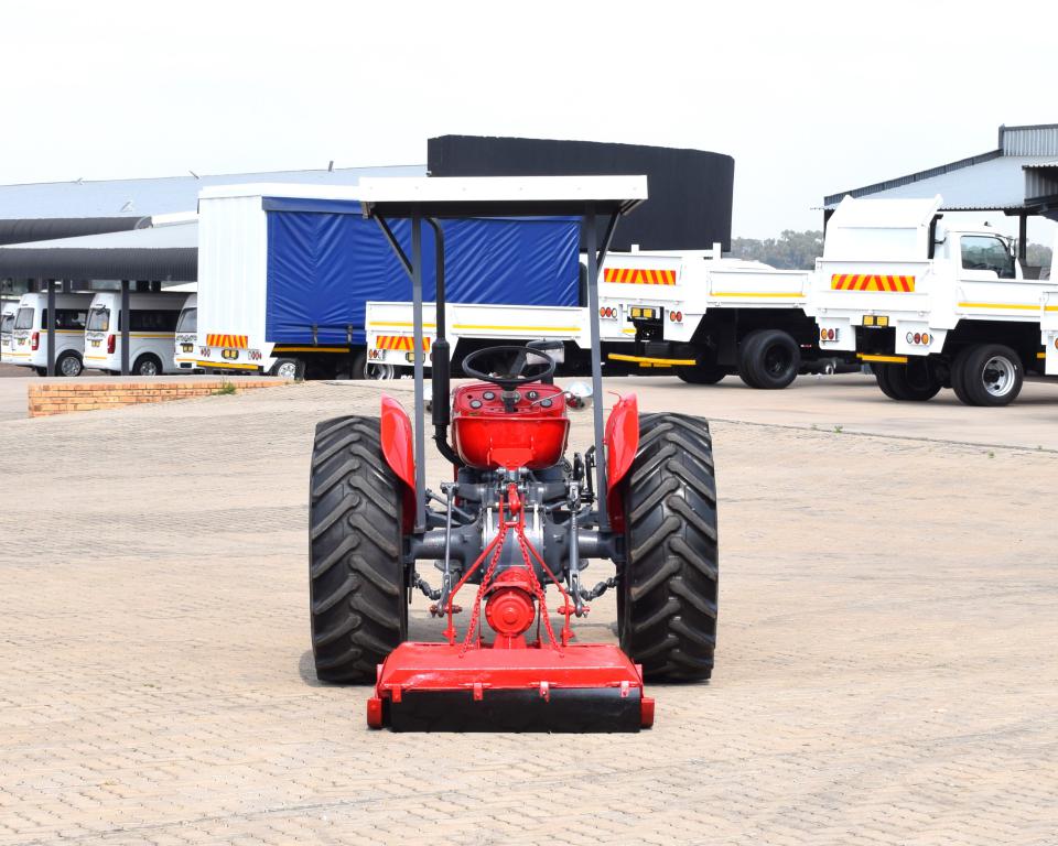 Massey Ferguson 135 TRACTOR & SLASHER