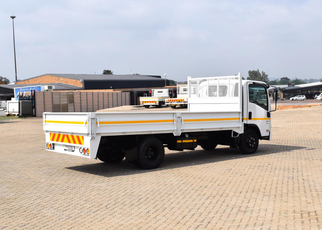 2013 Isuzu NPR 400 AMT DROPSIDE TRUCK