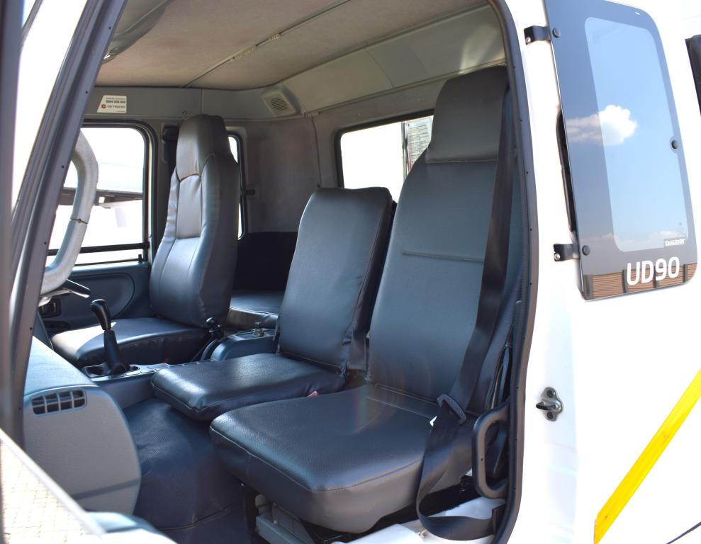 2015 Nissan UD 90 TAG AXLE REFRIGERATED BODY & TAIL LIFT