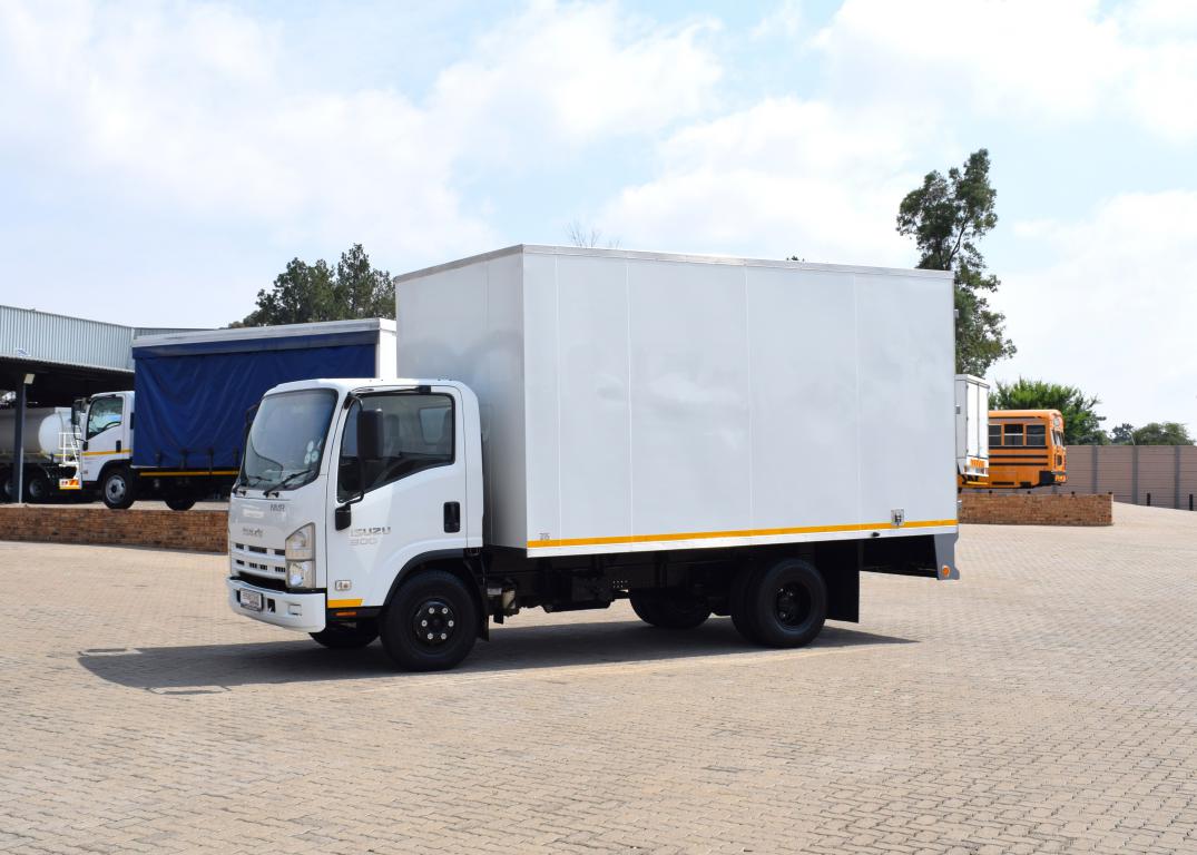 2020 Isuzu NPR 300 VOLUME BODY TRUCK