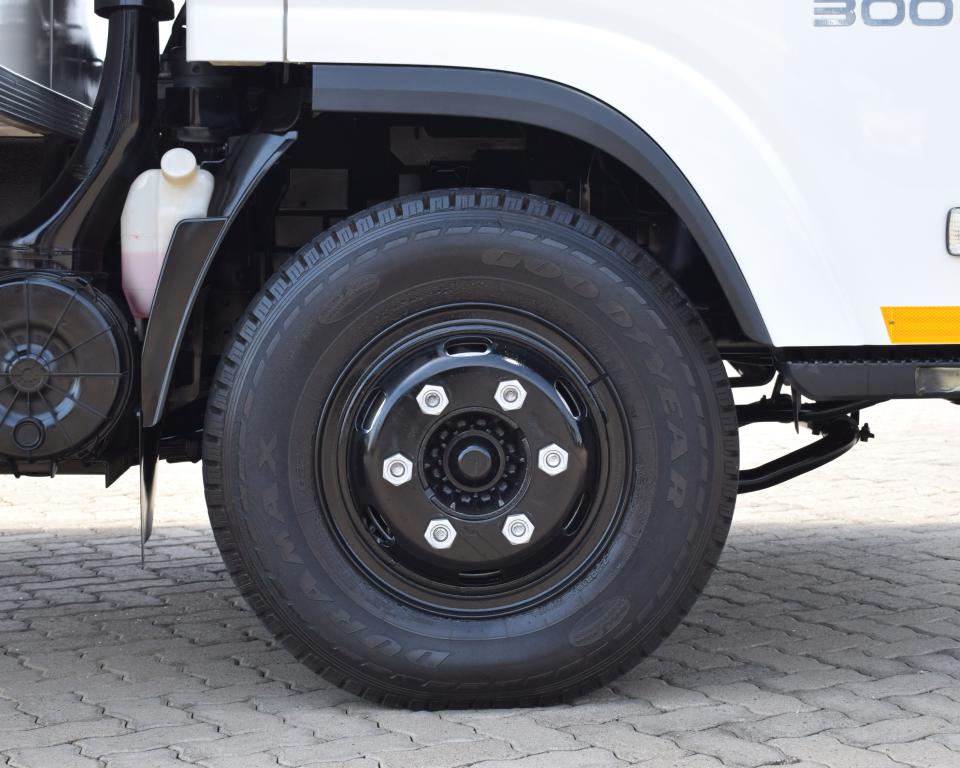 2020 Isuzu NPR 300 VOLUME BODY TRUCK