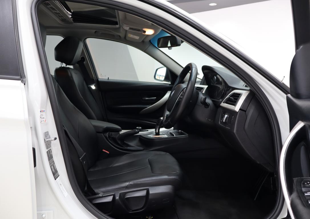 2016 BMW 3 Series 320i auto