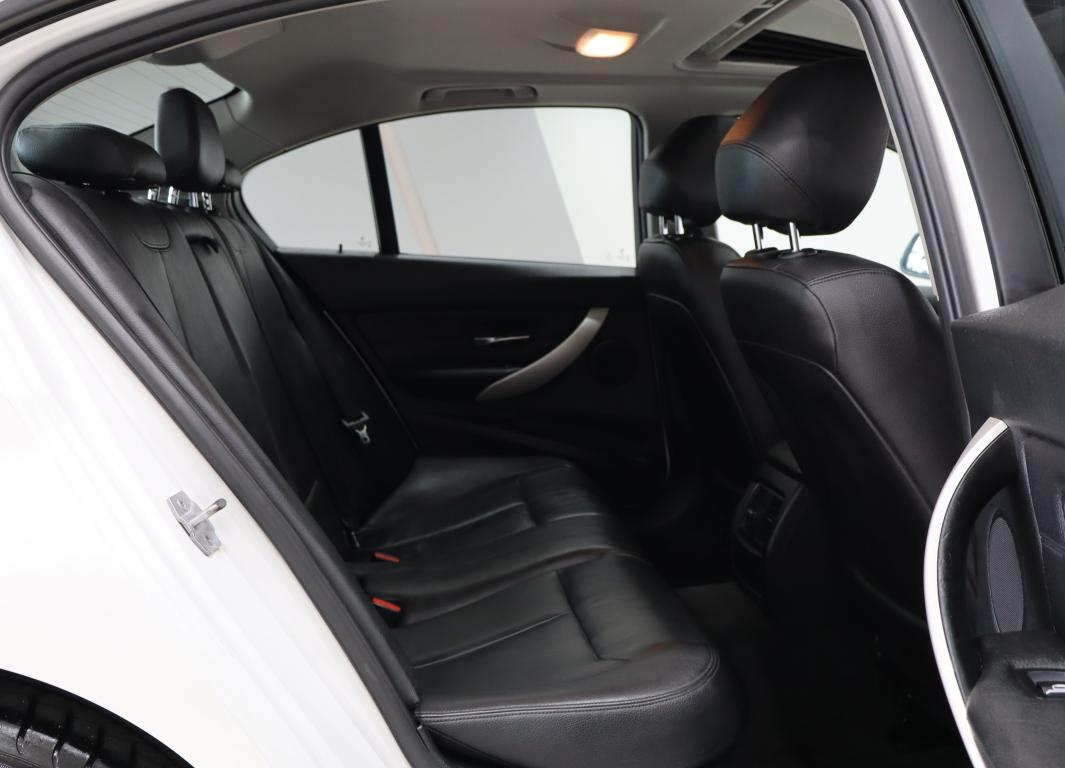 2016 BMW 3 Series 320i auto