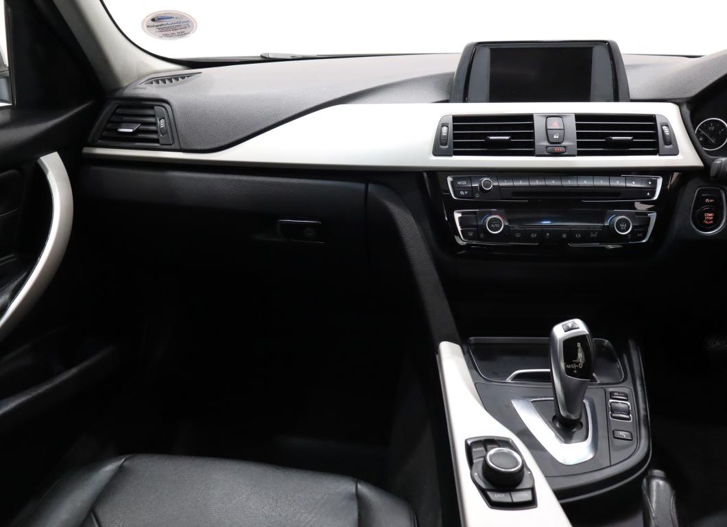 2016 BMW 3 Series 320i auto