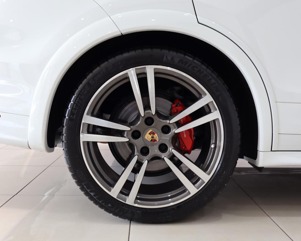 2013 Porsche Cayenne GTS Auto