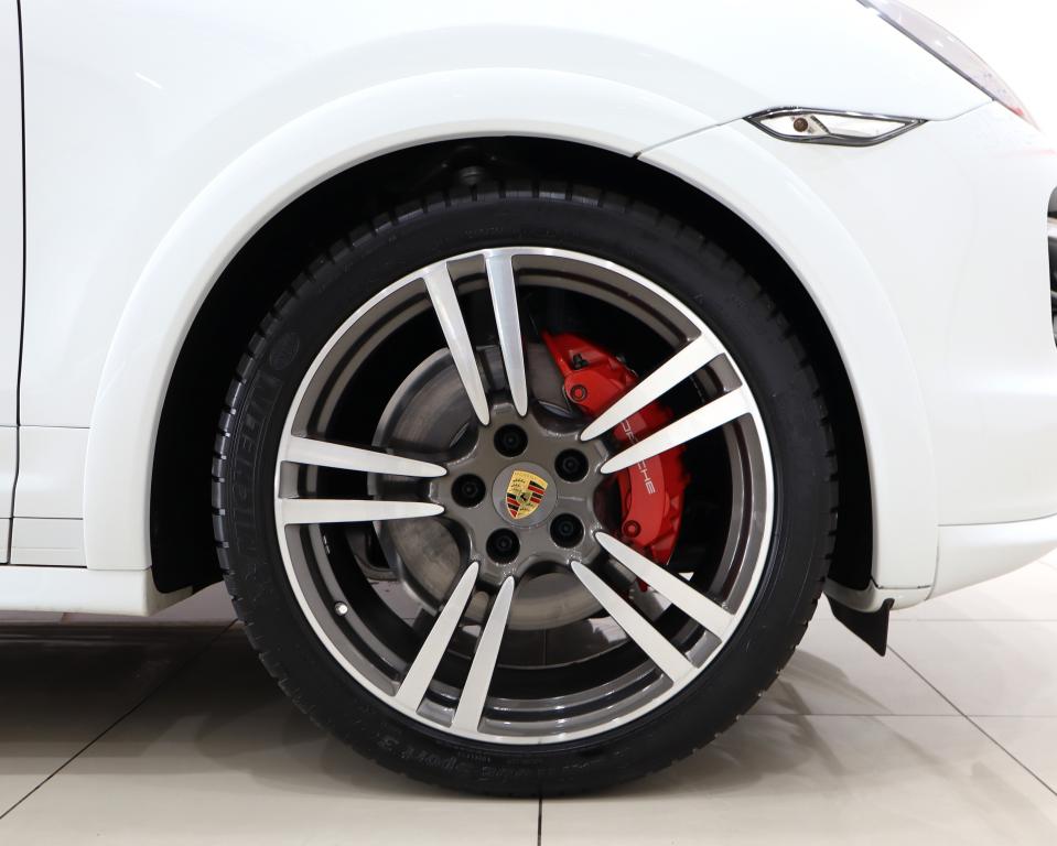 2013 Porsche Cayenne GTS Auto