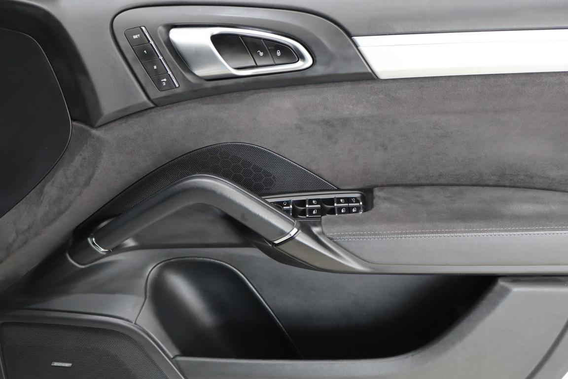 2013 Porsche Cayenne GTS Auto