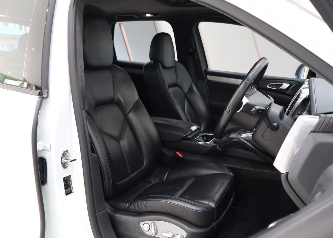 2013 Porsche Cayenne GTS Auto