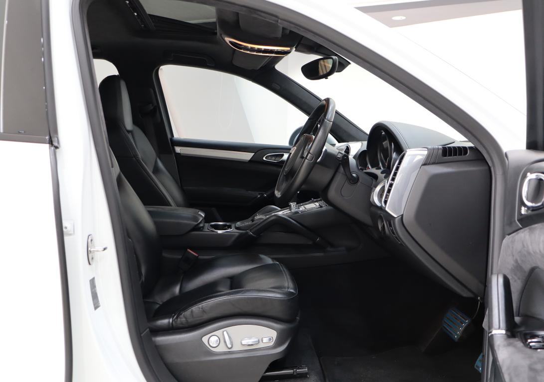 2013 Porsche Cayenne GTS Auto
