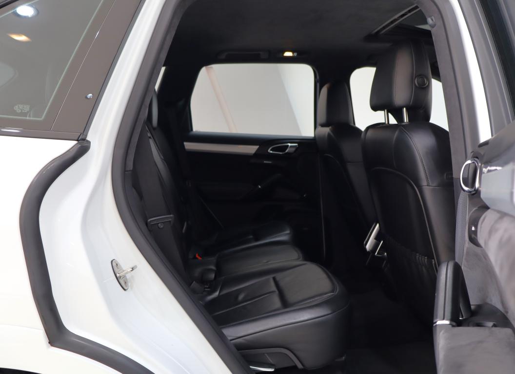 2013 Porsche Cayenne GTS Auto