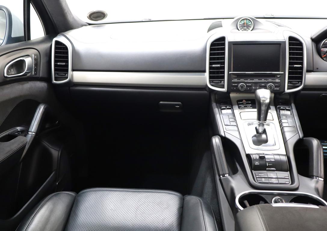 2013 Porsche Cayenne GTS Auto