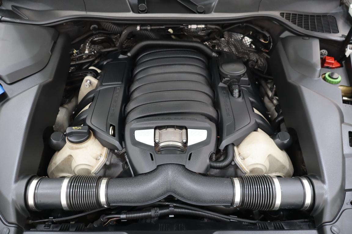 2013 Porsche Cayenne GTS Auto